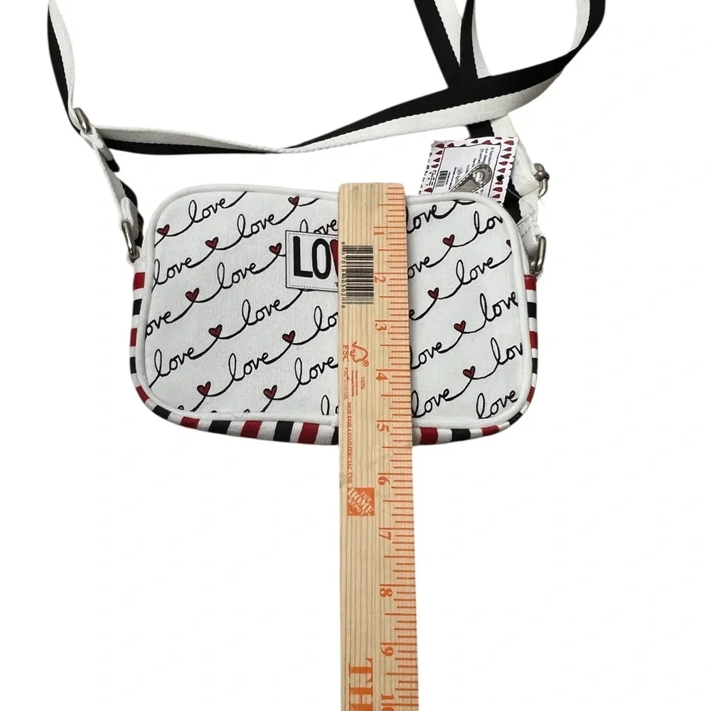 Stylish White Love Print Crossbody Bag - Picture 11 of 12
